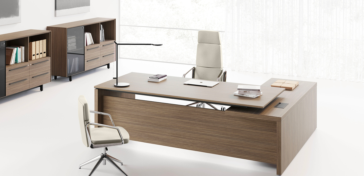 Mobili ufficio di design: l'eleganza senza tempo della scrivania Metropolis  e della sedia Gt Low